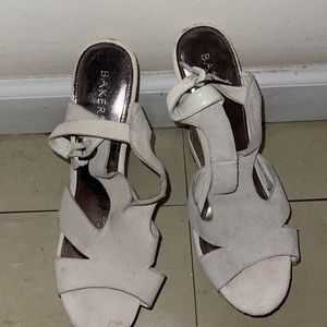Cream color heels. Size 10. In mint condition. Previously worn.
